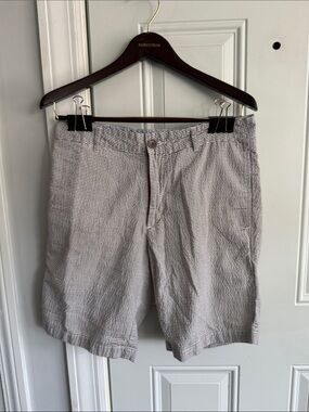 Betabrand Men's Seersucker Stripe Shorts - Gray and White